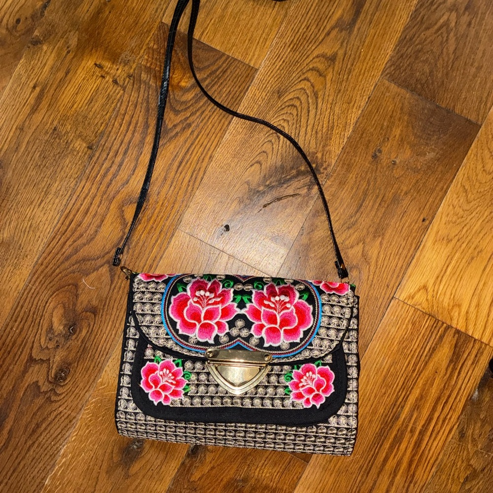 Floral Embroidered Black and Red Handbag - Picture 5 of 7